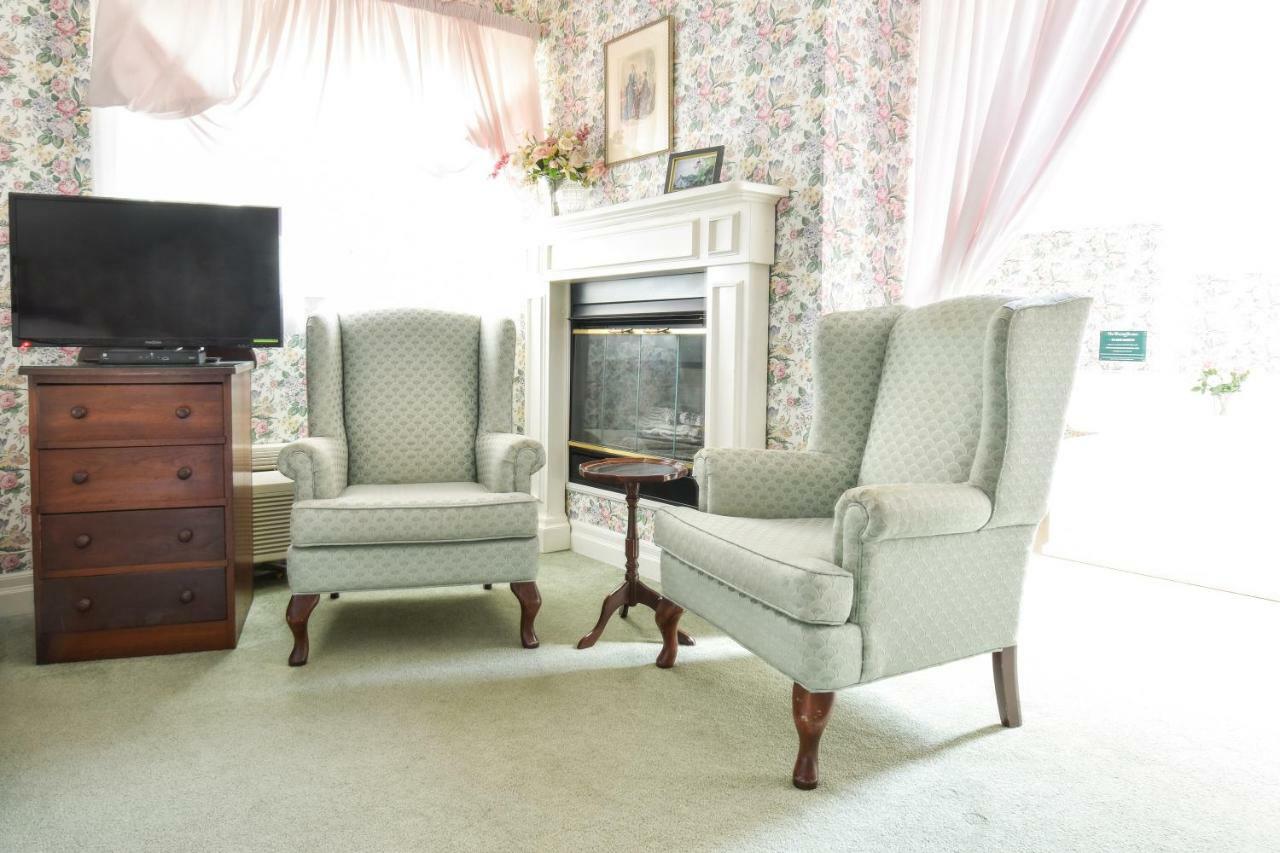 The Waring House 3*